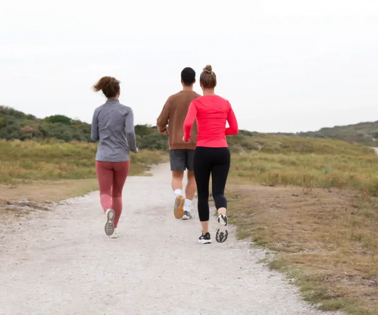Je hebt in het dagelijks leven last van kenmerken van ADHD of autisme, zoals moeite met concentreren, plannen, prikkelgevoeligheid of sociale situaties.